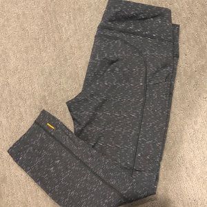 NWOT Lucy Capri leggings size Lg with side pockets